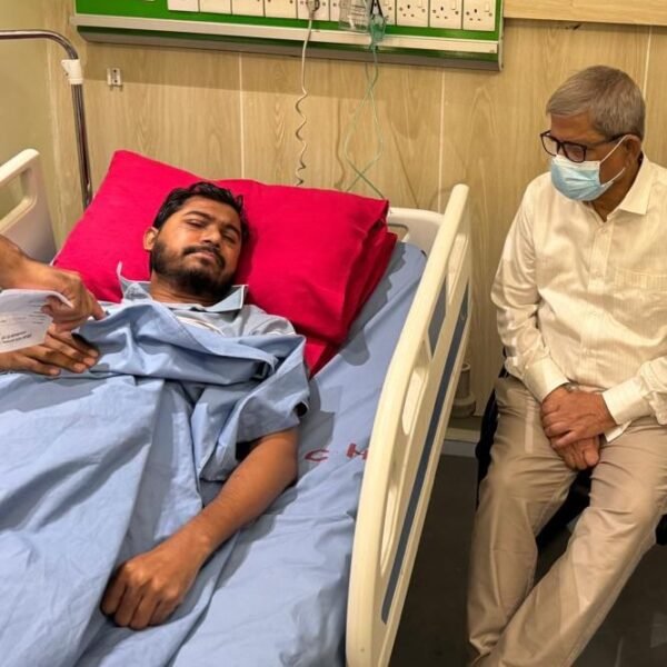 নুরকে দেখতে ঢাকা মেডিকেলে গেলেন মির্জা ফখরুল