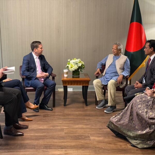 প্রধান উপদেষ্টার সাথে সাক্ষাৎ করেছেন দক্ষিণ এশিয়া বিষয়ক মার্কিন&hellip;