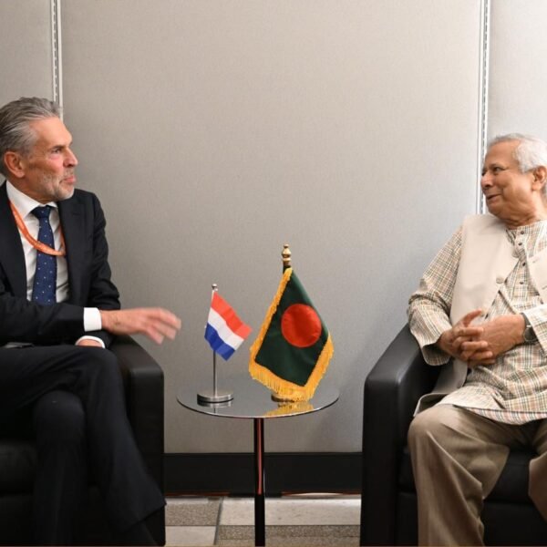 প্রধান উপদেষ্টার সাথে সাক্ষাৎ করলেন ডাচ প্রধানমন্ত্রী