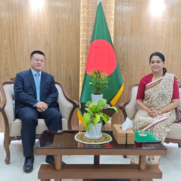 পরিবেশ উপদেষ্টার সাথে সৌজন্য সাক্ষাৎ করলেন চীনের রাষ্ট্রদূত