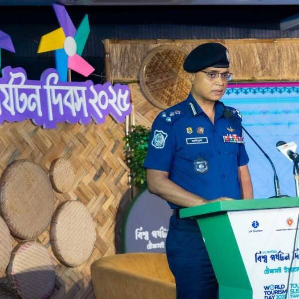 বিশ্ব পর্যটন দিবসে বর্ণাঢ্য আয়োজনে ট্যুরিস্ট পুলিশের অংশগ্রহণ