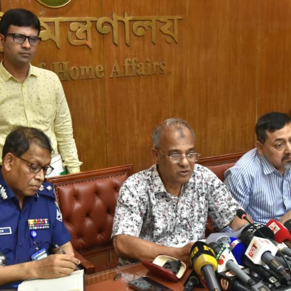 অন্তর্বর্তী সরকারের মেয়াদে ১৬০৪টি সড়ক অবরোধ করে আন্দোলন হয়েছে-…