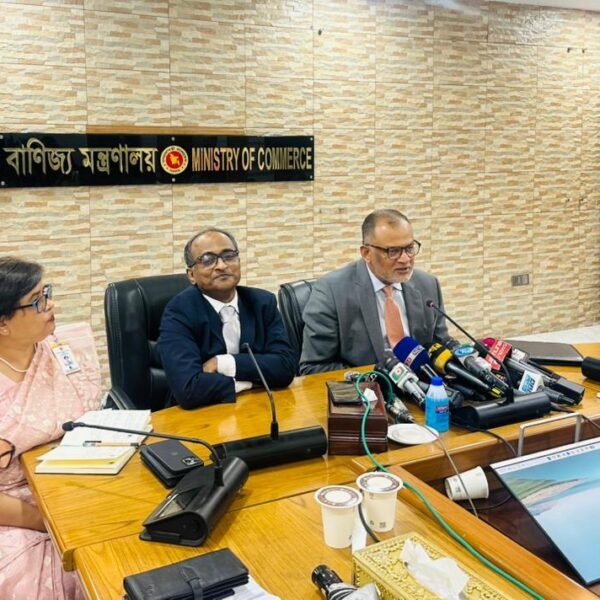 বাণিজ্য ঘাটতি কমাতে পারলে মার্কিন শুল্ক হ্রাসের সম্ভাবনা রয়েছে:…