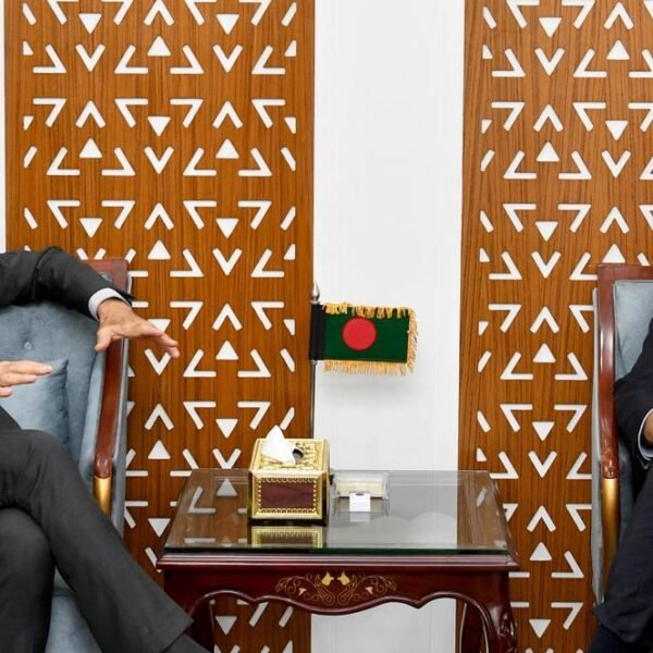 বাণিজ্য উপদেষ্টার সাথে ইতালির রাষ্ট্রদূতের বৈঠক