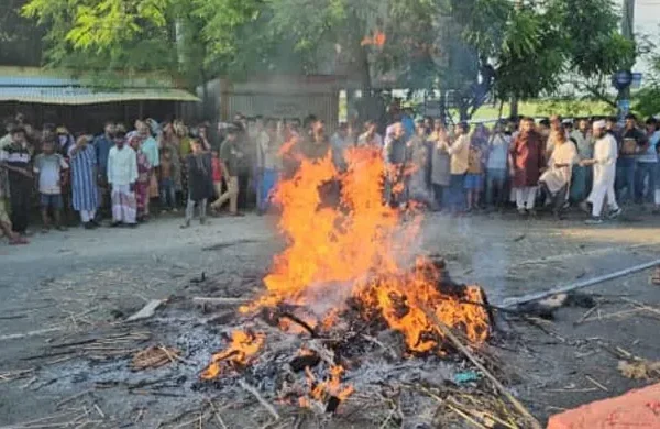রাজবাড়ীতে নুরাল পাগলার মরদেহ কবর থেকে তুলে অগ্নিসংযোগ