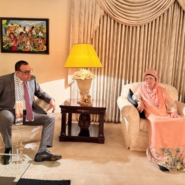 বিএনপি চেয়ারপারসন খালেদা জিয়ার সঙ্গে সৌজন্য সাক্ষাৎ করলেন ফিলিস্তিনের&hellip;