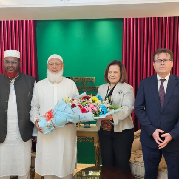 জামায়াতের আমীরের সঙ্গে সৌজন্য সাক্ষাৎ করলেন তুরস্কের উপ-পররাষ্ট্রমন্ত্রী