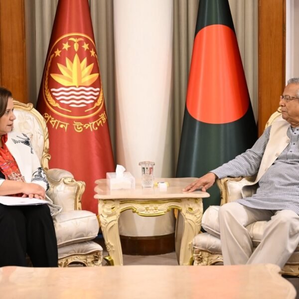 প্রধান উপদেষ্টার সাথে সাক্ষাৎ করেছেন তুরস্কের উপ-পররাষ্ট্রমন্ত্রী