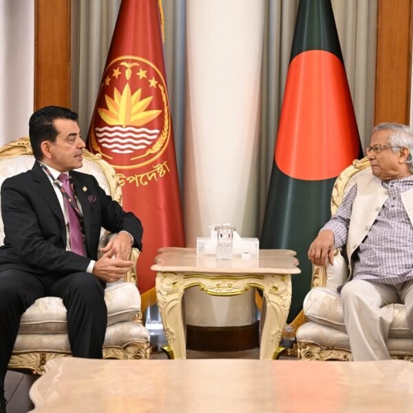 প্রধান উপদেষ্টার সাথে সাক্ষাৎ করলেন আইসেস্কোর মহাপরিচালক