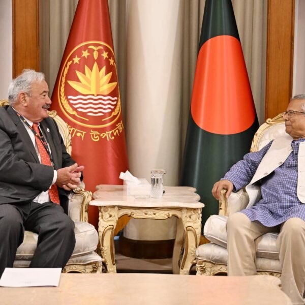 প্রধান উপদেষ্টার সাথে দেখা করে ফেব্রুয়ারি নির্বাচনের জন্য পর্যবেক্ষক&hellip;