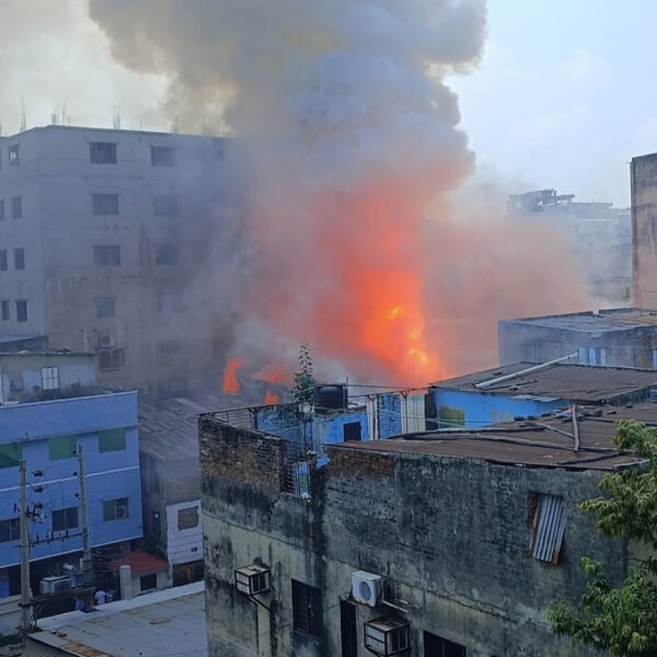 মিরপুরে কারখানা ও কেমিক্যাল গোডাউনে ভয়াবহ বিস্ফোরণ, আগুন নিয়ন্ত্রণে…