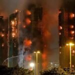 হংকংয়ে বহুতল ভবনে ভয়াবহ আগুন