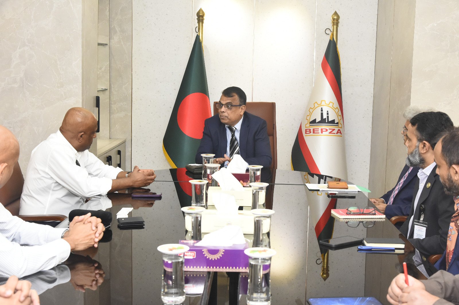 বাংলাদেশের তৈরি পোশাক শিল্পে গুরুত্বপূর্ণ ভূমিকা রাখায় শ্রীলঙ্কার খ্যাতনামা…