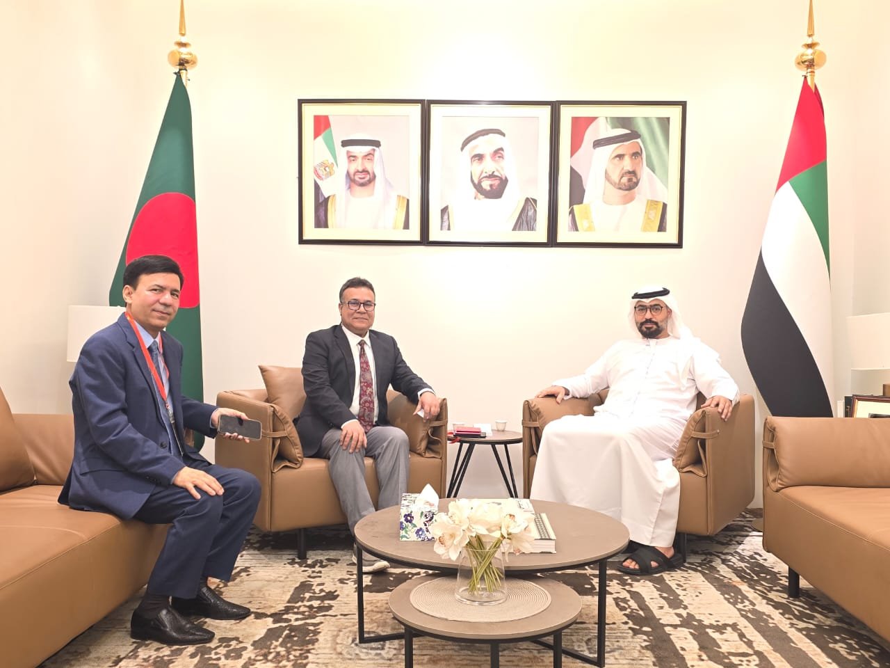 সংযুক্ত আরব আমিরাতের রাষ্ট্রদূত ও ন্যাশনাল ইউনিভার্সিটির উপাচার্যের বৈঠক…