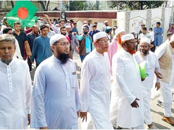 যমুনা অভিমুখে রওনা হওয়া ইসলামি ৮ দলের মিছিলে পুলিশের&hellip;