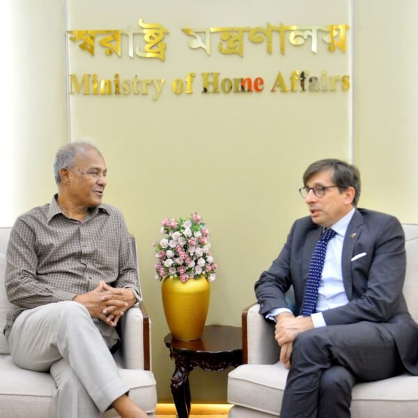 ফায়ার সার্ভিসের সক্ষমতা বৃদ্ধিতে ফ্রান্সকে সহযোগিতার আহ্বান স্বরাষ্ট্র উপদেষ্টার