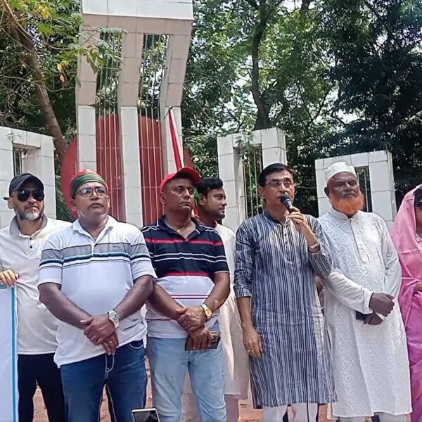 গাজীপুরের কালিয়াকৈরে জাতীয় বিপ্লব ও সংহতি দিবসে সাবেক মেয়র…