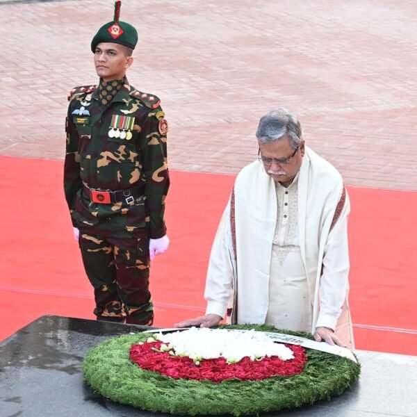 শহীদ বুদ্ধিজীবী দিবসে শহীদ বুদ্ধিজীবী স্মৃতিসৌধে রাষ্ট্রপতির শ্রদ্ধা