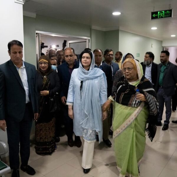 খালেদা জিয়াকে দেখতে হাসপাতালে গেছেন ড. জুবাইদা রহমান