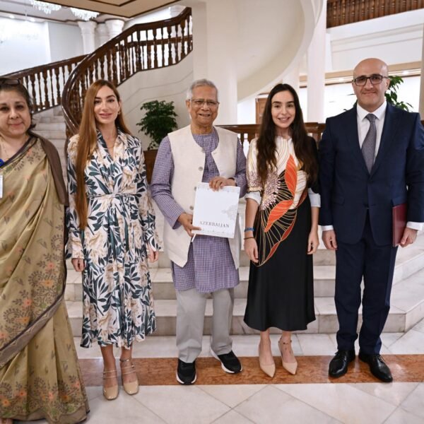 প্রধান উপদেষ্টার সাথে সাক্ষাৎ করেছেন আজারবাইজানের রাষ্ট্রপতির ২ কন্যা