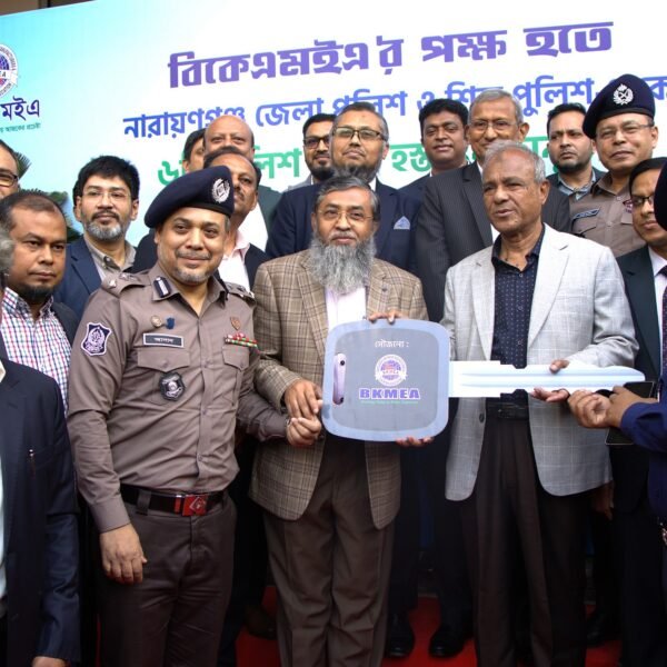 স্বরাষ্ট্র উপদেষ্টার কাছে ছয়টি পুলিশ ভ্যান হস্তান্তর করলো বিকেএমইএ…