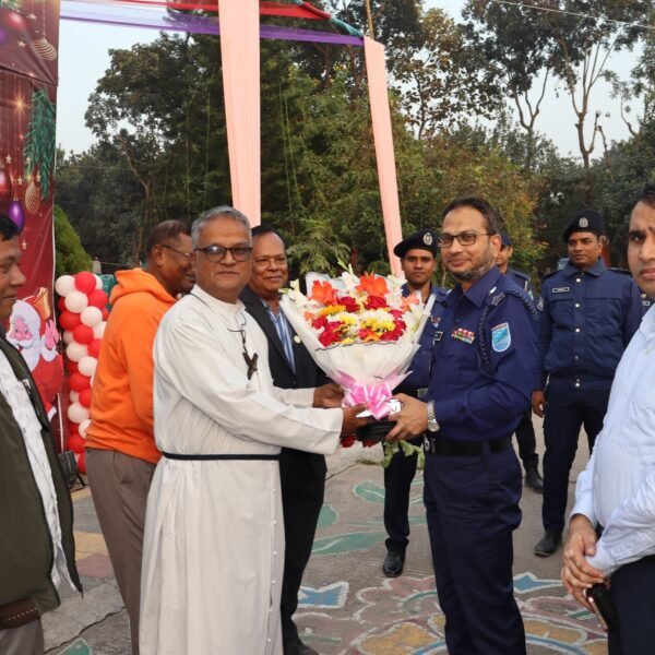 খ্রিস্টধর্মাবলম্বীদের ধর্মীয় উৎসব ‘বড়দিন’ উপলক্ষে বিভিন্ন গীর্জা পরিদর্শন করলেন…