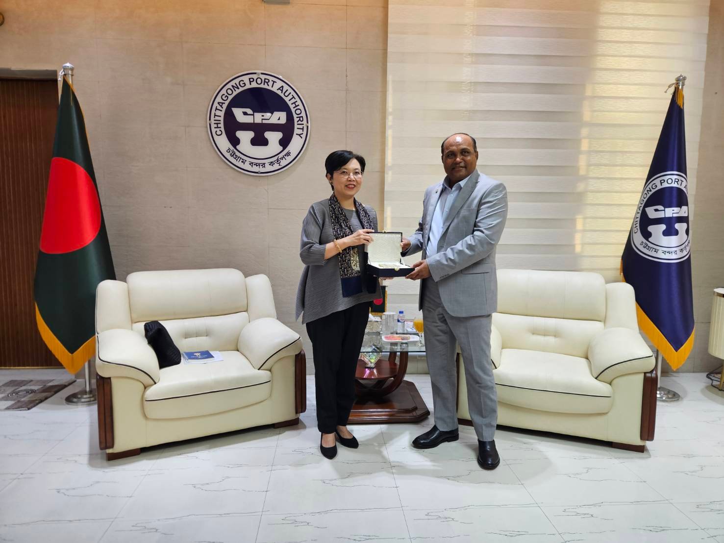 থাই রাষ্ট্রদূতের চট্টগ্রাম বন্দর পরিদর্শনে থাইল্যান্ড-বাংলাদেশ সামুদ্রিক যোগাযোগ জোরদার