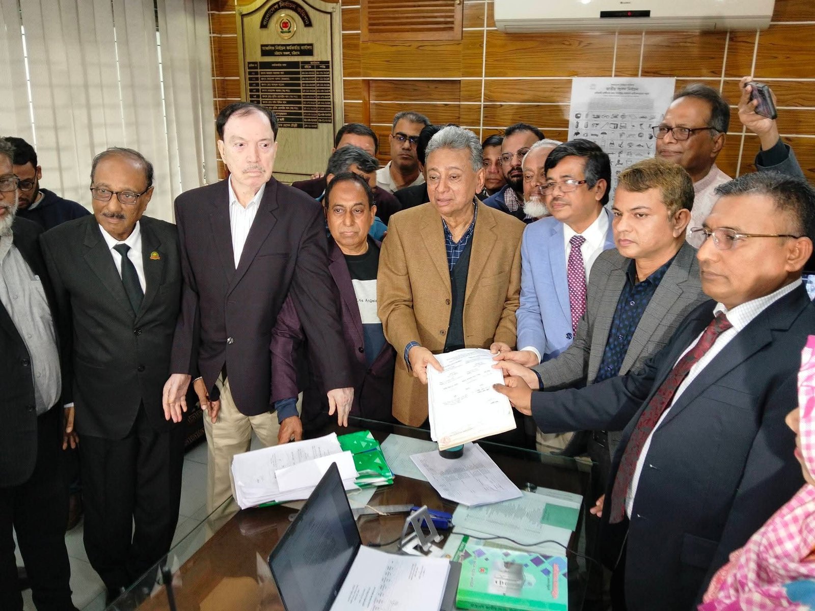 চট্টগ্রাম-১১ আসনে মনোনয়নপত্র জমা বিএনপির প্রার্থী আমীর খসরু মাহমুদ&hellip;