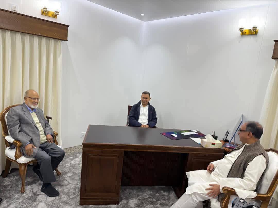 গুলশানস্থ চেয়ারপারসন কার্যালয়ে উপস্থিত তারেক রহমান