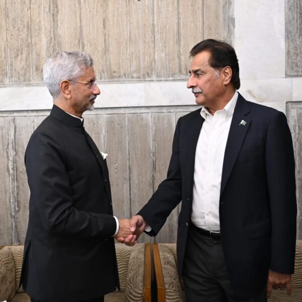 খালেদা জিয়ার শেষকৃত্য অনুষ্ঠানে ঢাকায় পাকিস্তান স্পিকার ও ভারতের…