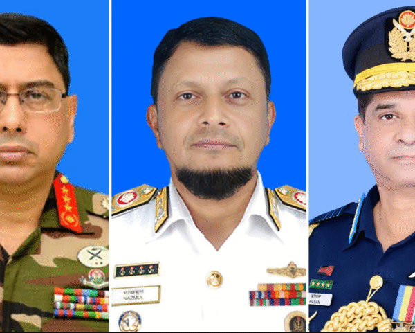 খালেদা জিয়াকে দেখতে এভারকেয়ারে গেলেন তিন বাহিনীর প্রধান