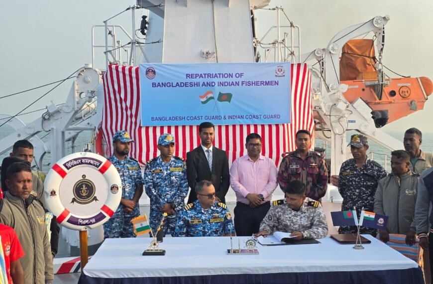 ভারতে আটক ৩২ বাংলাদেশী ও…