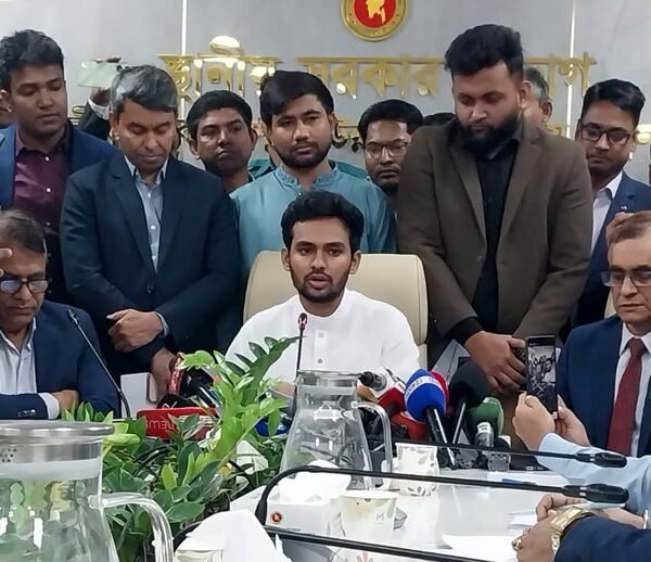 পদত্যাগের বিষয়ে প্রধান উপদেষ্টার কার্যালয় থেকে জানানো হবে: আসিফ…