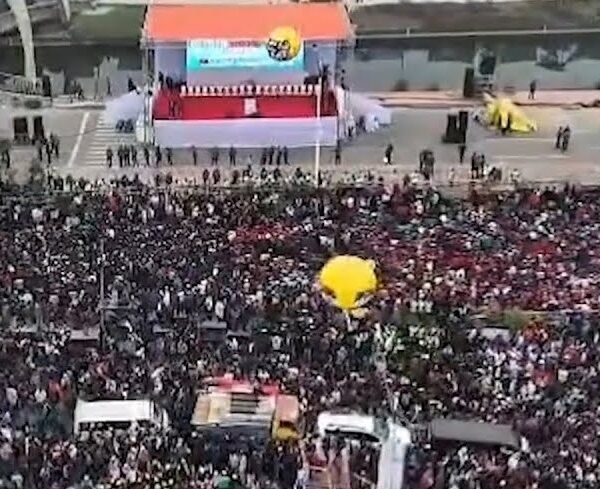 তারেক রহমানকে স্বাগত জানাতে পূর্বাচল জনস্রোত