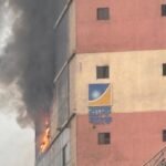 ঢাকার আরমানিটোলায় বহুতল ভবনে আগুন