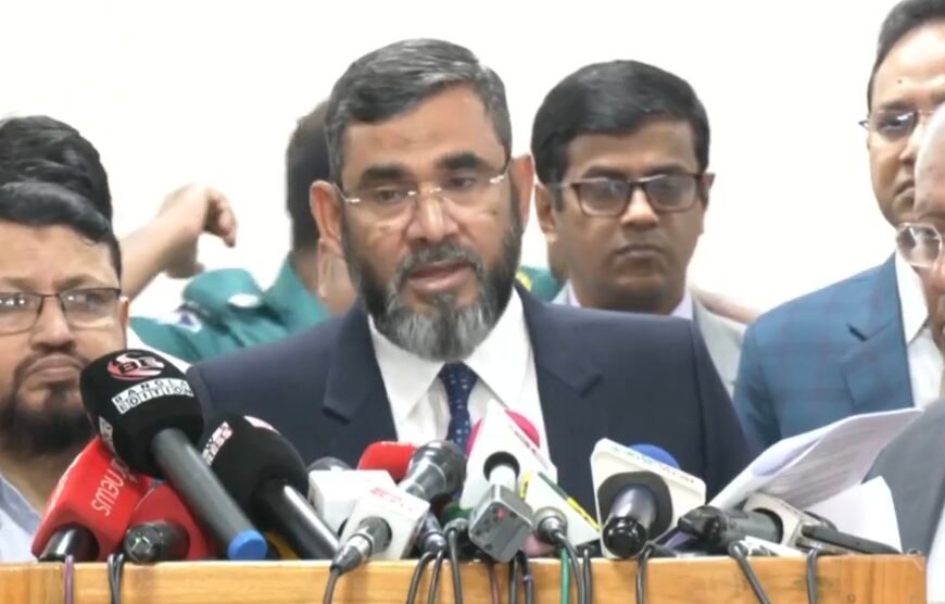 ত্রয়োদশ জাতীয় নির্বাচনে ভোটের সময় এক…