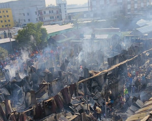 কালিয়াকৈর উপজেলার পূর্ব চান্দরা দিঘীরপাড় এলাকায় তিনটি কলোনিতে ভয়াবহ…