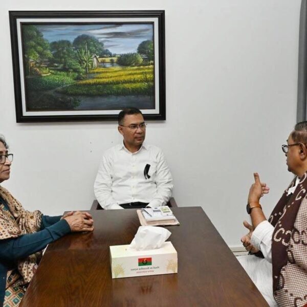 তারেক রহমানের সঙ্গে সৌজন্য সাক্ষাৎ করলেন বিপ্লবী ওয়ার্কার্স পার্টির…