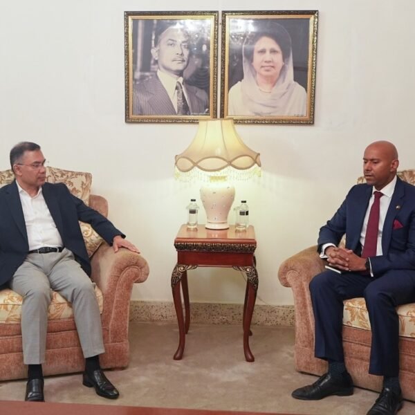 বিএনপি চেয়ারম্যান তারেক রহমানের সঙ্গে সৌজন্য সাক্ষাৎ করলেন কানাডার…