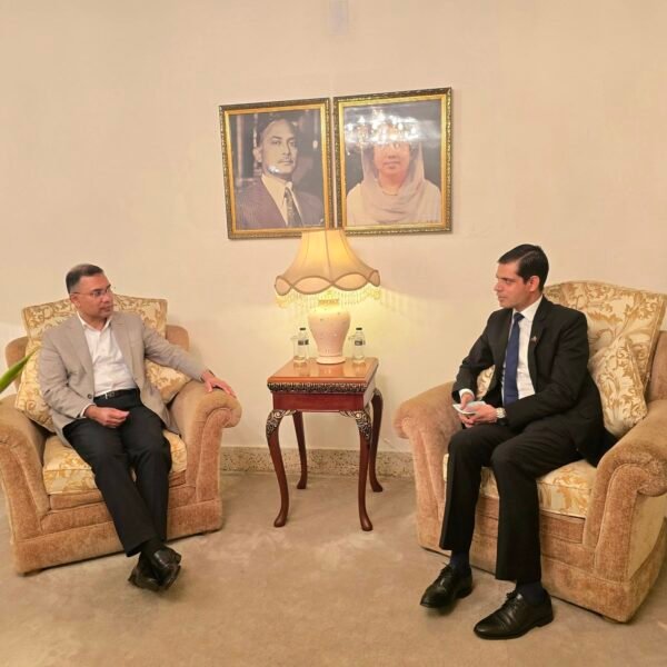 বিএনপি চেয়ারম্যান তারেক রহমানের সঙ্গে সৌজন্য সাক্ষাৎ করলেন নেপালের…