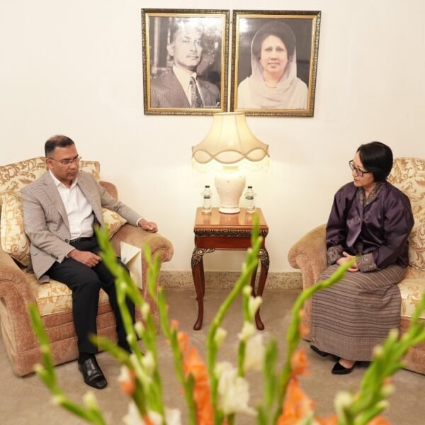 বিএনপি চেয়ারম্যান তারেক রহমানের সঙ্গে সৌজন্য সাক্ষাৎ করলেন ভুটানের…