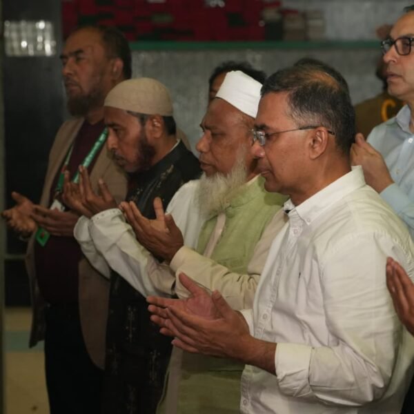 সিলেটে হযরত শাহ পরাণ (রহ.)-এর মাজার জিয়ারত করলেন তারেক…