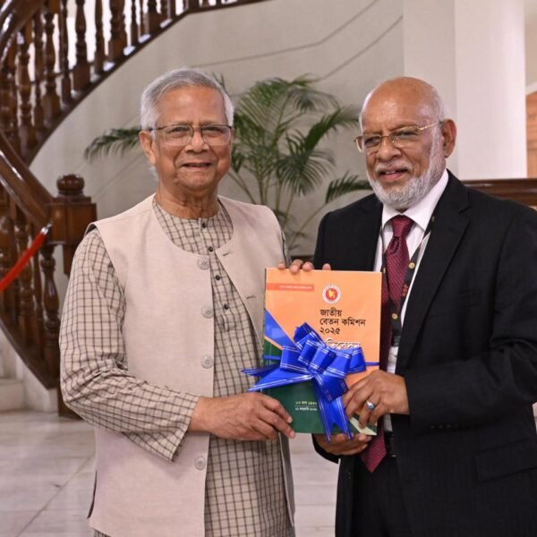 প্রধান উপদেষ্টার নিকট নবম জাতীয় বেতন কমিশনের প্রতিবেদন পেশ…