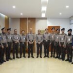 পদোন্নতিপ্রাপ্ত এএসআইদের র্যাংক-ব্যাজ পরালেন ট্যুরিস্ট…