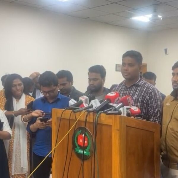 নির্বাচনী পরিবেশ নিয়ে উদ্বেগ জানাতে প্রধান নির্বাচন কমিশনারের সাথে…