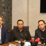 āĻāĻā§āĻāĻā§āϰāĻžāĻŽ āĻŦāύā§āĻĻāϰā§āϰ āĻ
āĻāϞāĻžāĻŦāϏā§āĻĨāĻžāϝāĻŧ āĻŦāĻŋāĻĒāϰā§āϝāϏā§āϤ āĻāĻŽāĻĻāĻžāύāĻŋâāϰāĻĒā§āϤāĻžāύāĻŋ, āϏāϰāĻāĻžāϰā§āϰ āĻāϰā§āϰāĻŋ āĻšāϏā§āϤāĻā§āώā§āĻĒ āĻĻāĻžāĻŦāĻŋ āĻāĻžāύāĻžāϞā§āύ āĻļā§āϰā§āώ āĻŦā§āϝāĻŦāϏāĻžāϝāĻŧā§ āϏāĻāĻāĻ āύāĻā§āϞā§