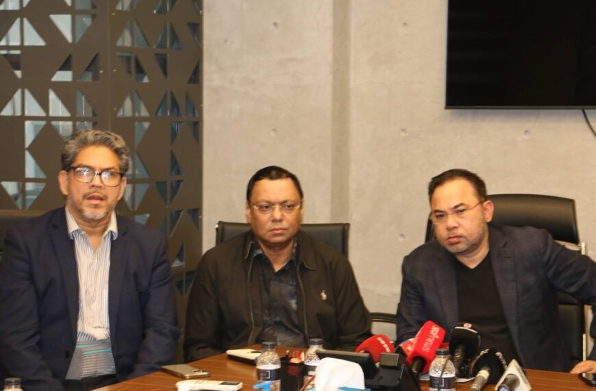 চট্টগ্রাম বন্দরের অচলাবস্থায় বিপর্যস্ত আমদানি–রপ্তানি,&hellip;