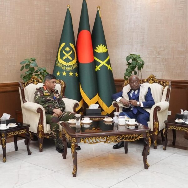 সেনাপ্রধানের সঙ্গে সৌজন্য সাক্ষাৎ করেছেন কমনওয়েলথ পর্যবেক্ষক দল