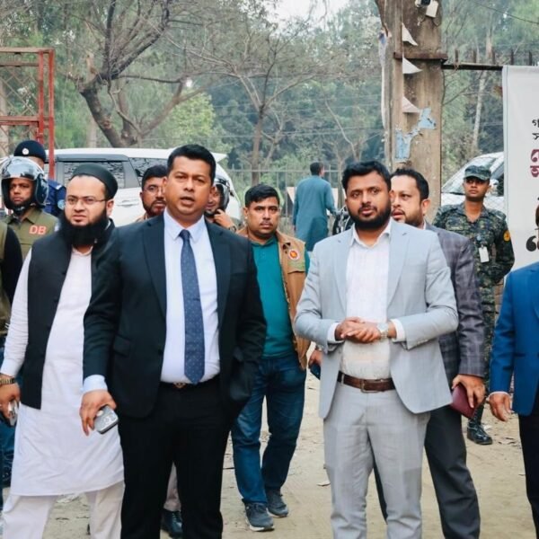 ভোটের সর্বশেষ প্রস্তুতি সরেজমিনে খতিয়ে দেখতে সীতাকুণ্ড ও মীরসরাইয়ের&hellip;