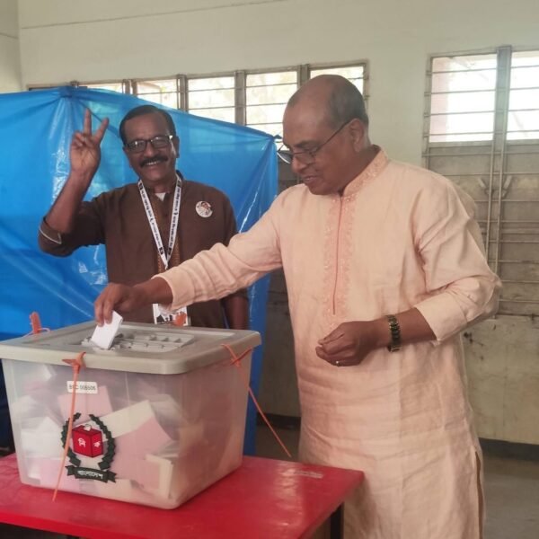 নিজ কেন্দ্রে ভোট দিলেন কাজী ছাইয়েদুল আলম বাবুল